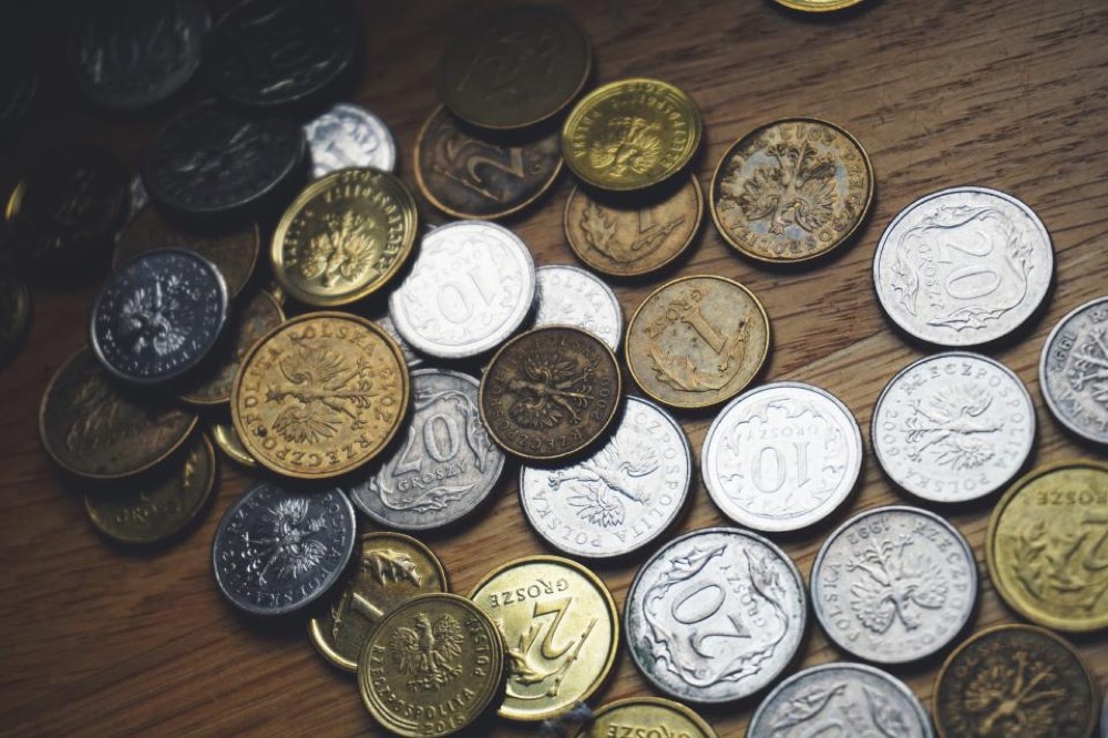 Stacked coins beside a notepad — short-term working capital for a UK company.